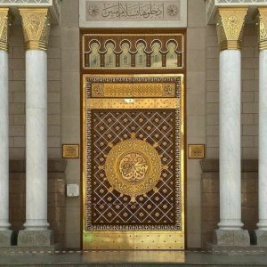 Replika Pintu Masjid Nabawi — Keanggunan Kayu Jati & Ornamen Kuningan oleh David Copper Craft
